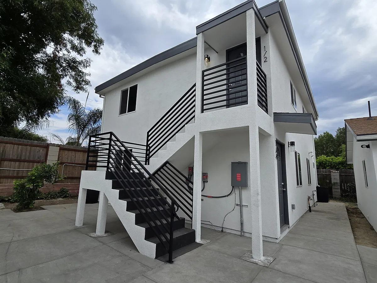 Building Photo - 14005 1/4 Hubbard St