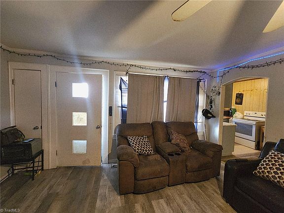5th image of 916 Liberty Dr