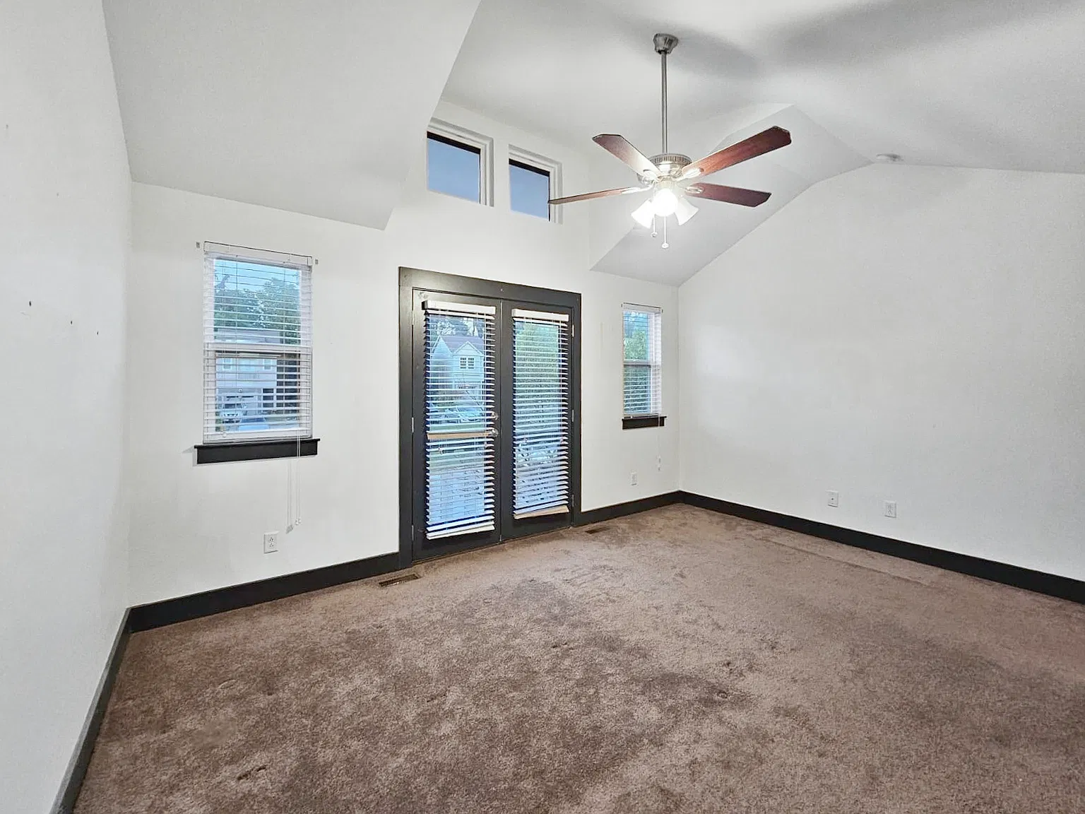 2 bed, 2.5 bath, 1350 sqft, $2,000 — Photo 4