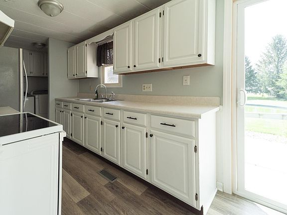 5th image of 53 Huss St