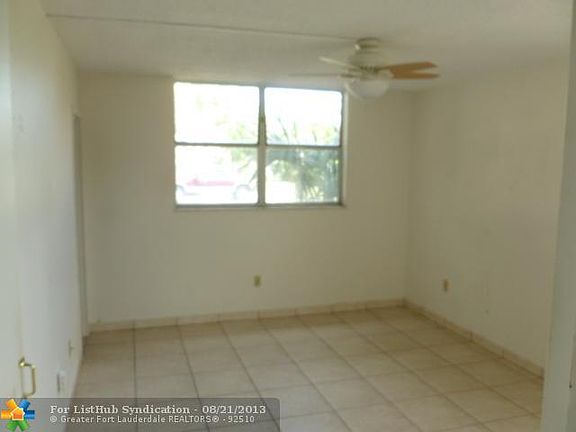 5th image of 2850 Somerset Dr APT 114L