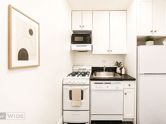 2nd image of 1661 York Ave APT 3K