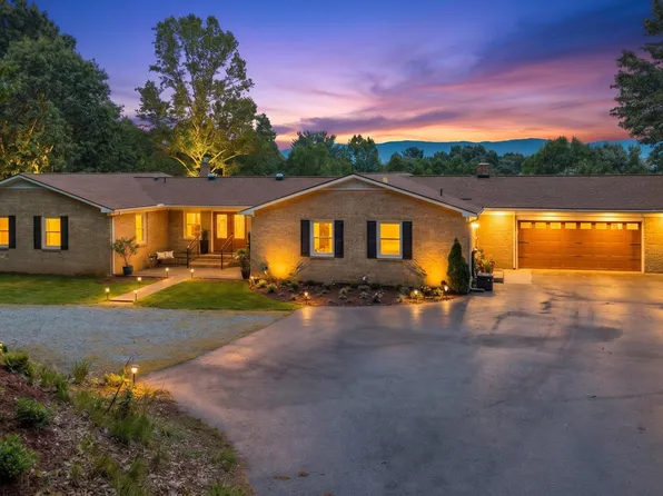 4800 Wade Rd, Roanoke, VA 24018