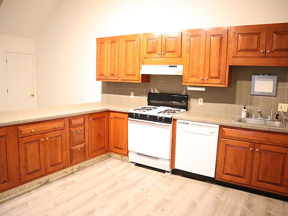 5th image of 310 York Ave APT 1