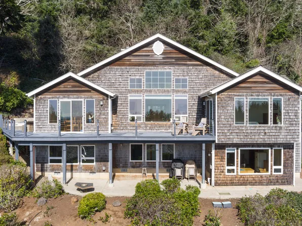 112 Sea Crest Ct, Otter Rock, OR 97369