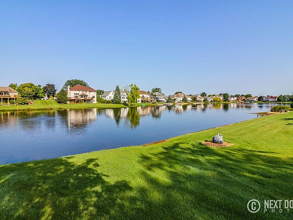 4th image of 867 Bluff Lake Dr