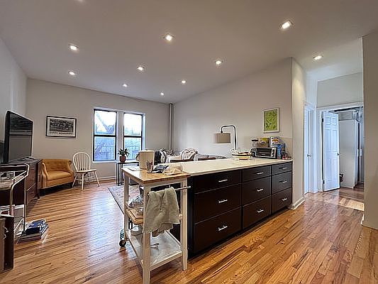1st image of 267 Lincoln Pl APT 6B