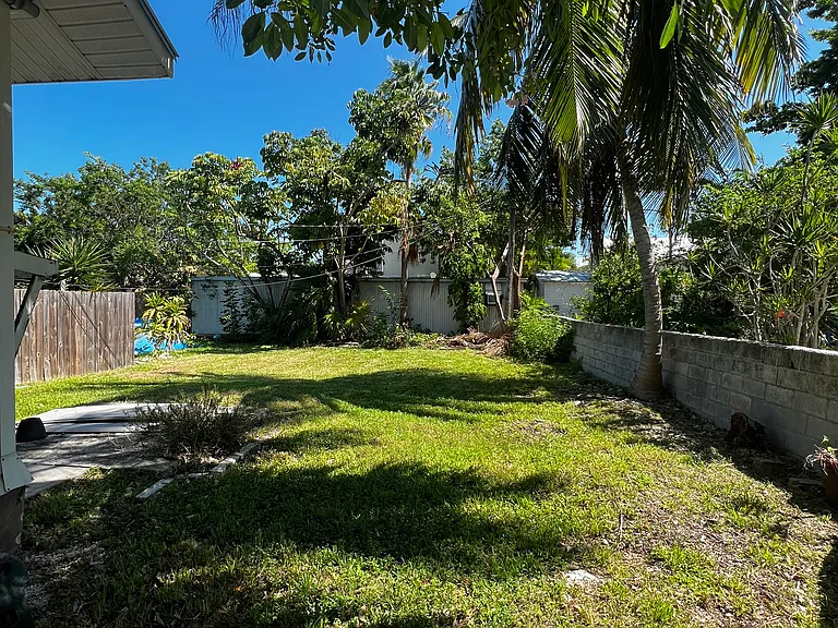 2406 Harris Ave — Photo 3