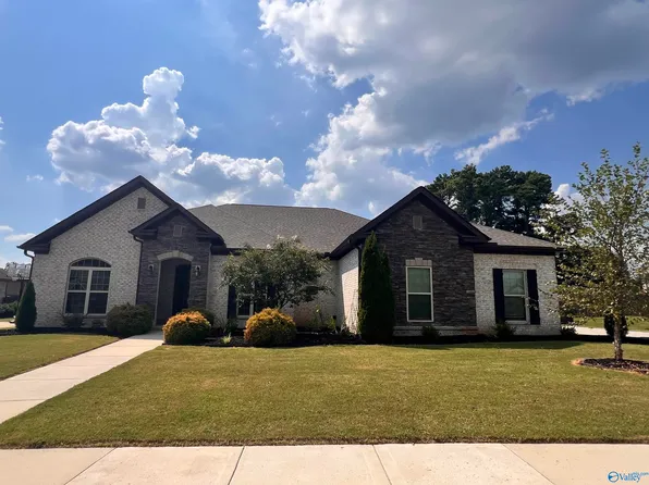 220 Coach Lamp Dr, Madison, AL 35758