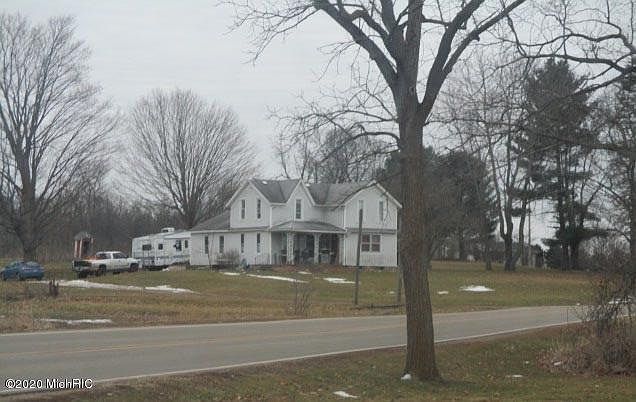 2nd image of 4998 12 1/2 Mile Rd