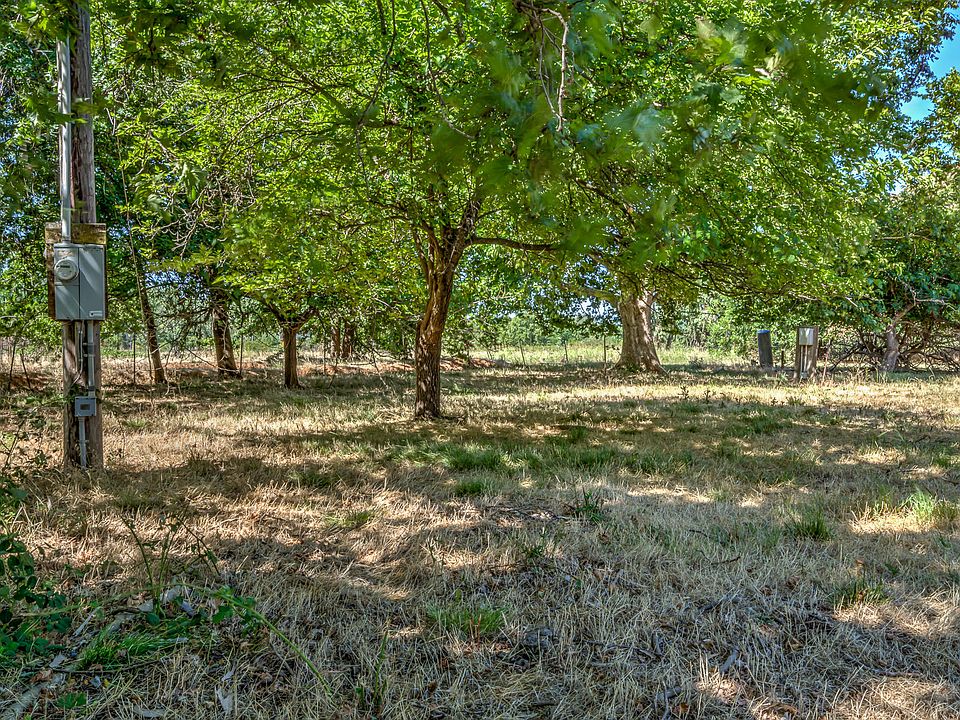 2nd image of 22525 Venzke Rd