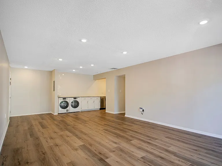 629 E Church St — Photo 21