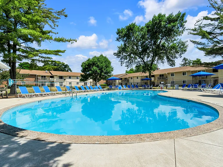Arbor Lakes Sparkling Outdoor Pool