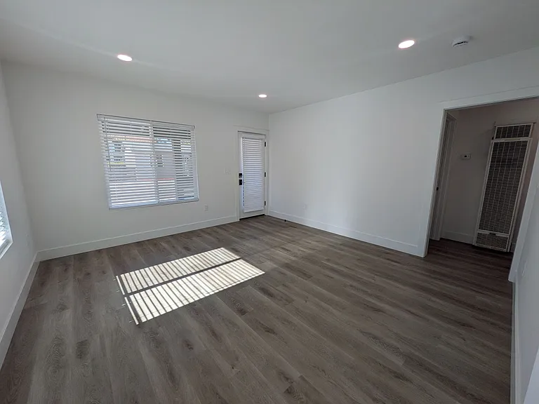 328 S Halcyon Rd — Photo 4