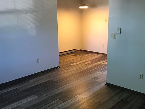 5th image of 4015-25 Canterbury Dr APT 2