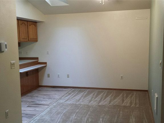 5th image of 14010 Lakeview Way N