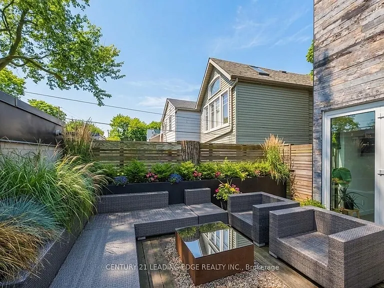 81 Dagmar Ave — Photo 17