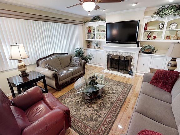 3rd image of 821 Cherry Ln