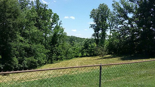 2nd image of 915 Meeks Rd
