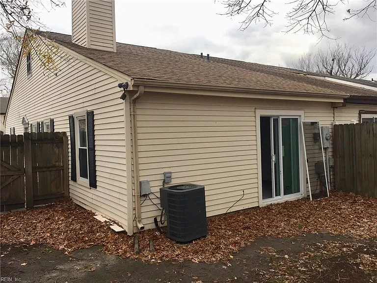 449 Peregrine St — Photo 15