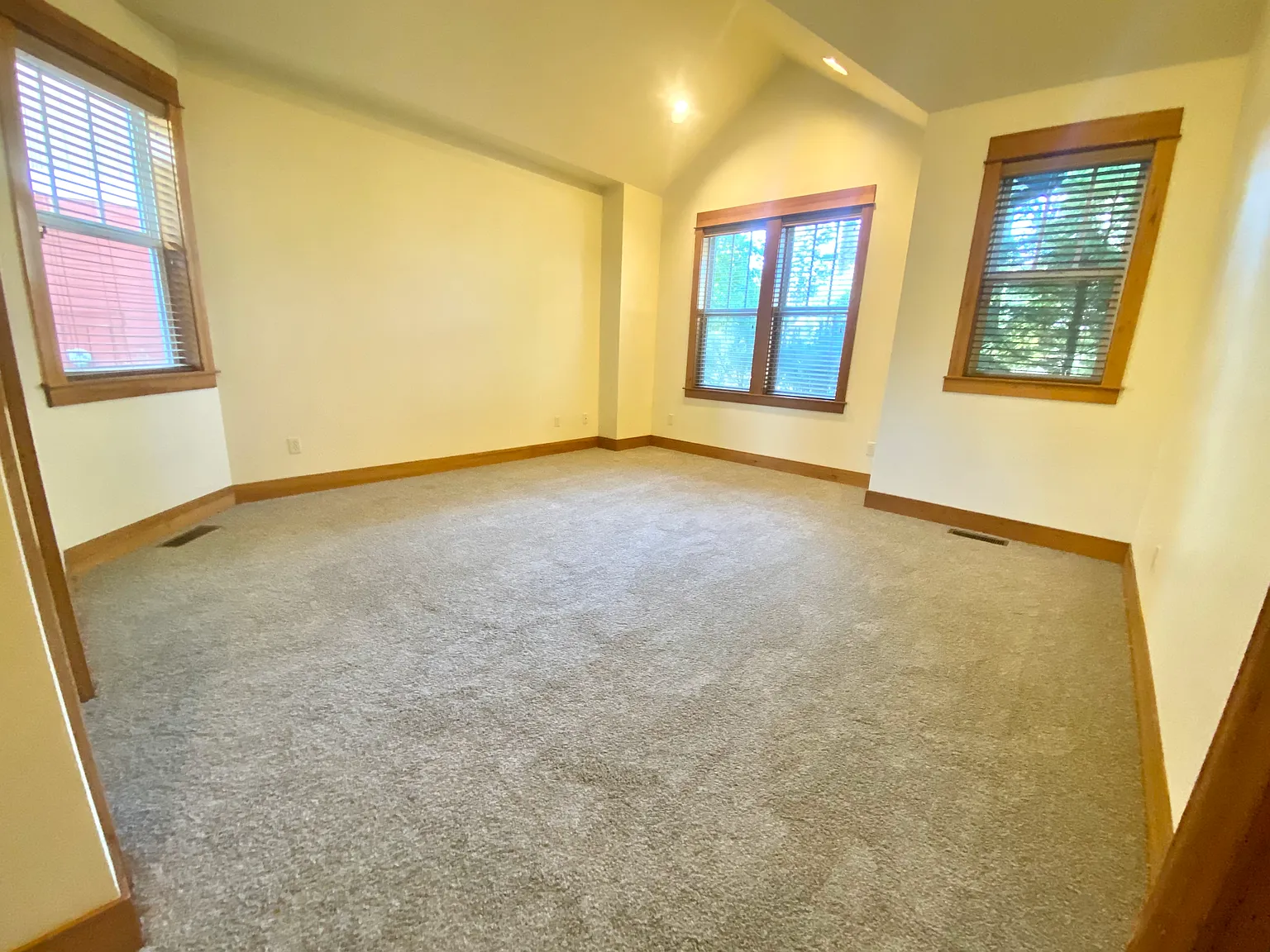 3 bed, 1850 sqft, $3,350 — Photo 4