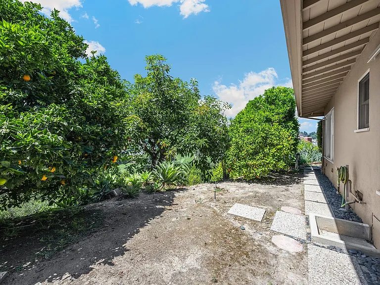 1071 E Avocado Crest Rd — Photo 30