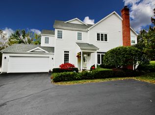 1302 Queen Ann Ln, Gurnee, IL 60031