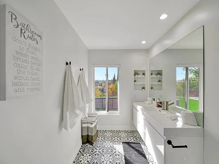 5557 Ostin Ave — Photo 46