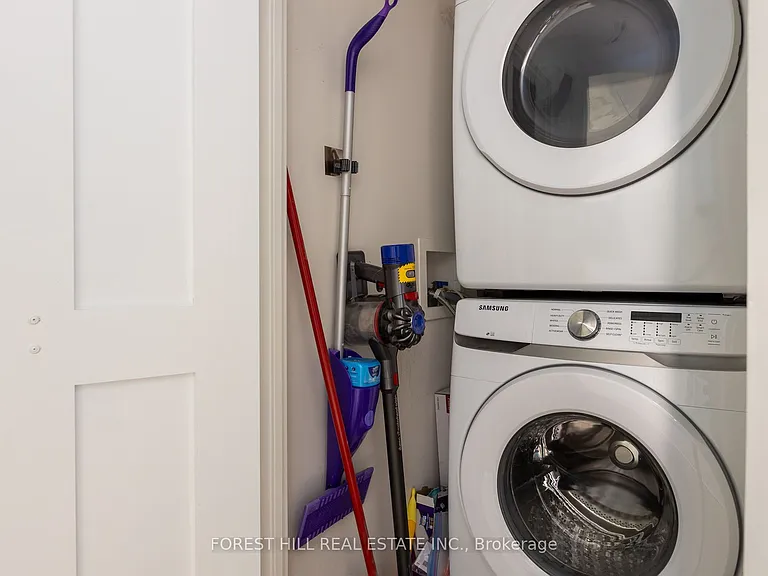 95 Bathurst St #522 — Photo 27
