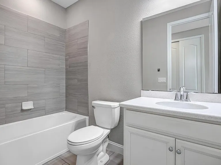275 Renwick Pkwy — Photo 16