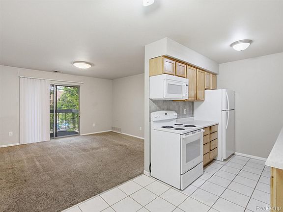 5th image of 34670 Clarkson Dr W