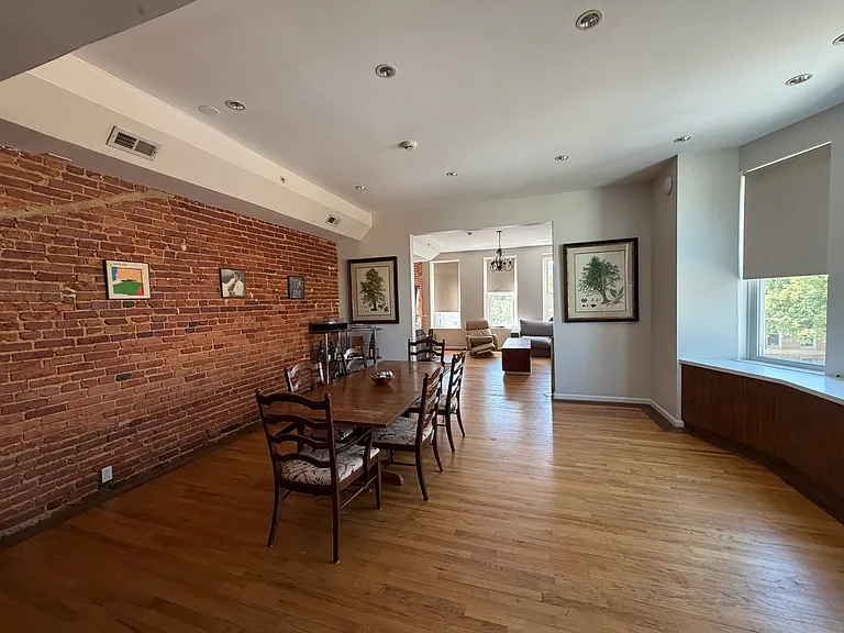 2920 Elliott St — Photo 7