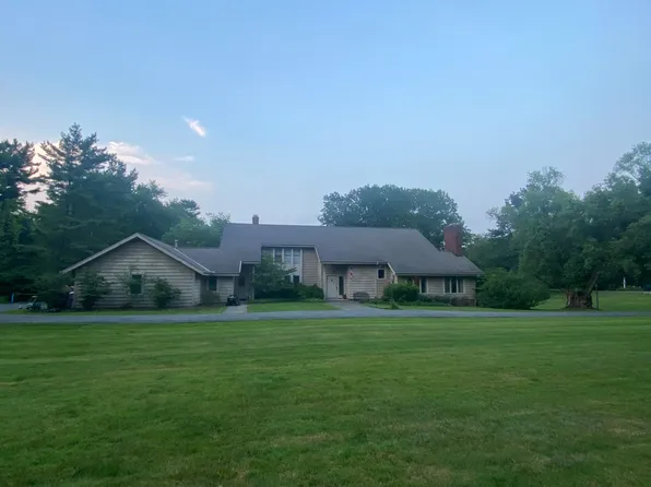 2021 Lyndway Rd, Cleveland, OH 44121