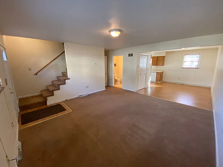 124 Karen Way — Photo 2