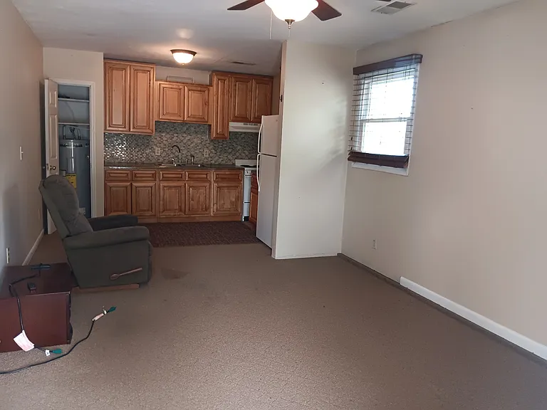 1047 Victory Ln — Photo 3