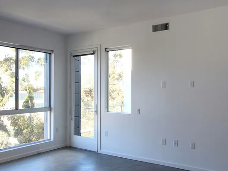 Crest-Urban Apartments — Photo 4