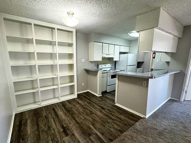 Santa Fe Apartments — Photo 2