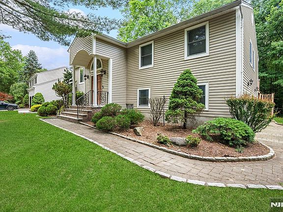 2nd image of 21 Kennedy Cir