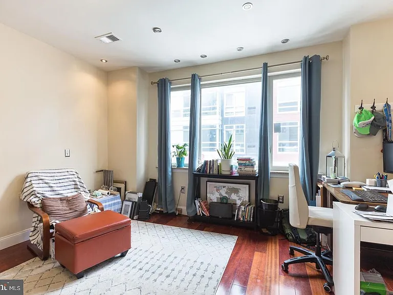 1356 South St #2R — Photo 13