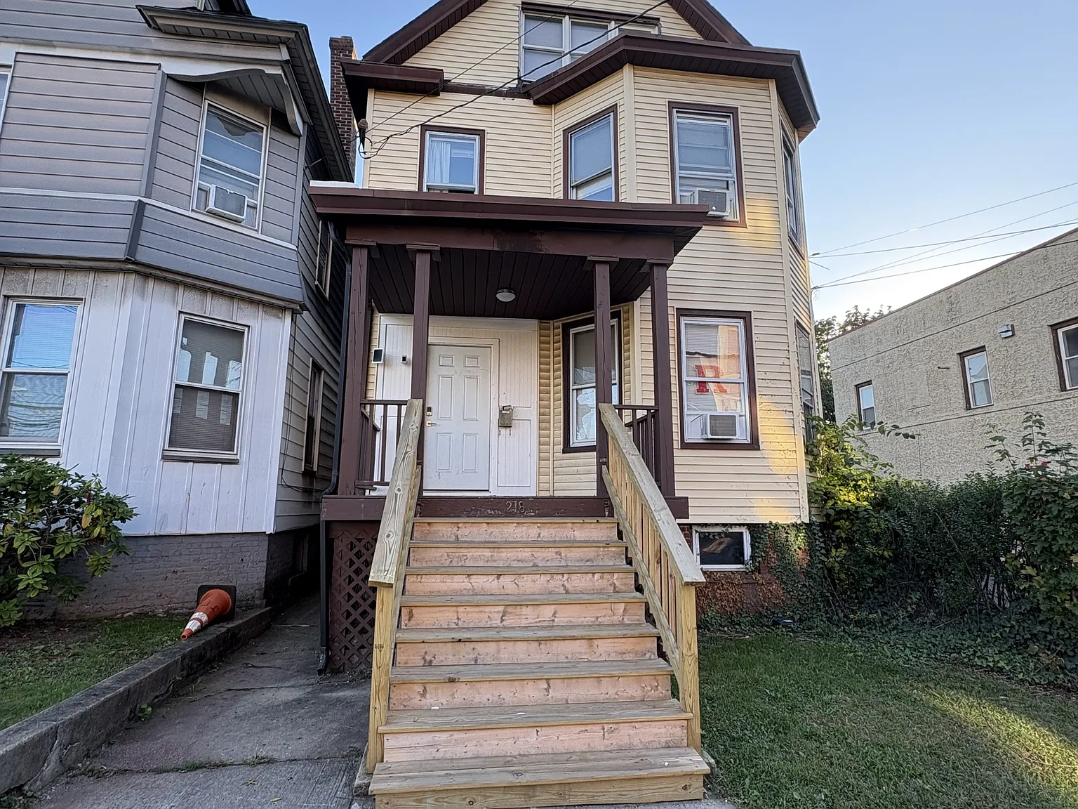 218 Easton Ave - 1 — Photo 1