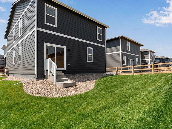 3rd image of 812 Trumpet Ln