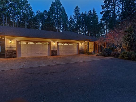 3rd image of 337 Daleo Dr