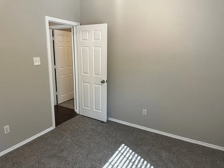 1809 Estates Dr — Photo 16
