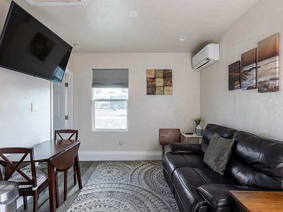 3rd image of 910 S Lincoln Ave S #1