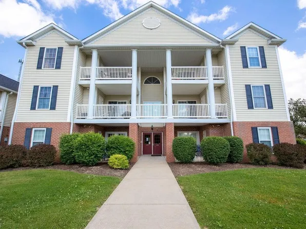 1243 Lauren Crest St SW, Hartville, OH 44632