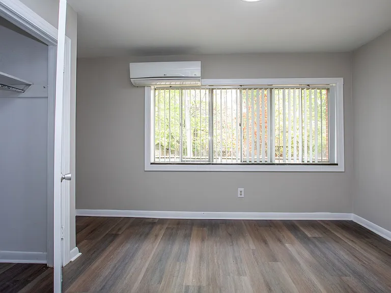 Elm Villa Apartments — Photo 2