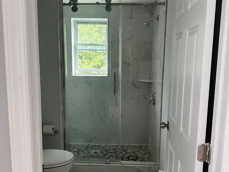 535 W State St — Photo 9