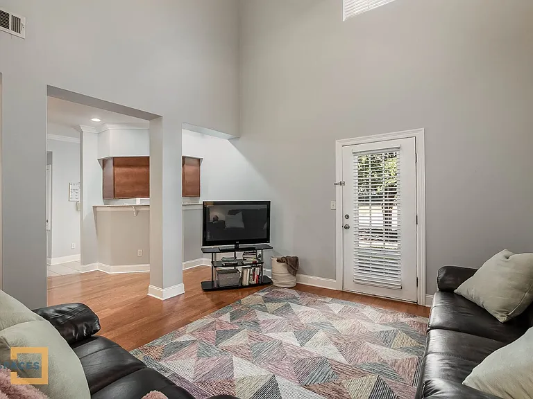 3218 Veterans Memorial Pkwy — Photo 12