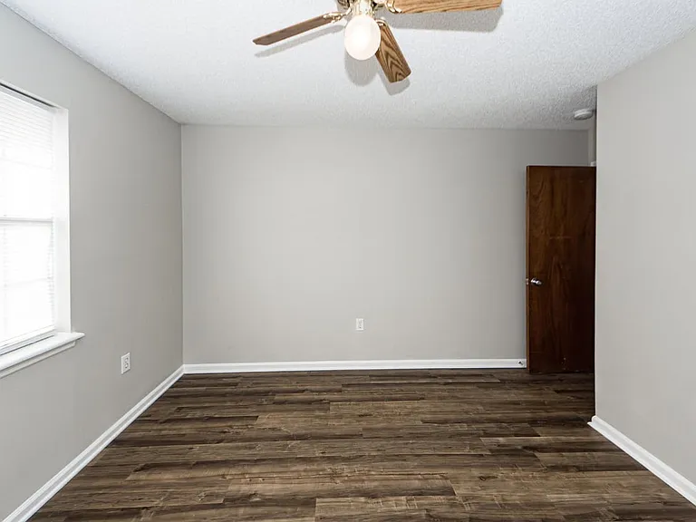 7620 Valleyview Cir — Photo 10