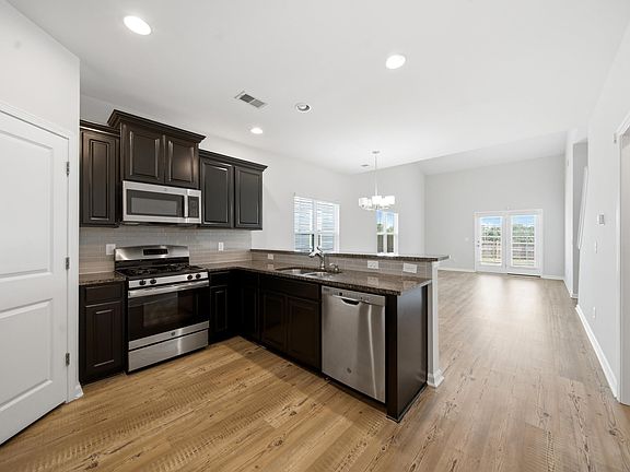 5th image of 1228 Independence Dr
